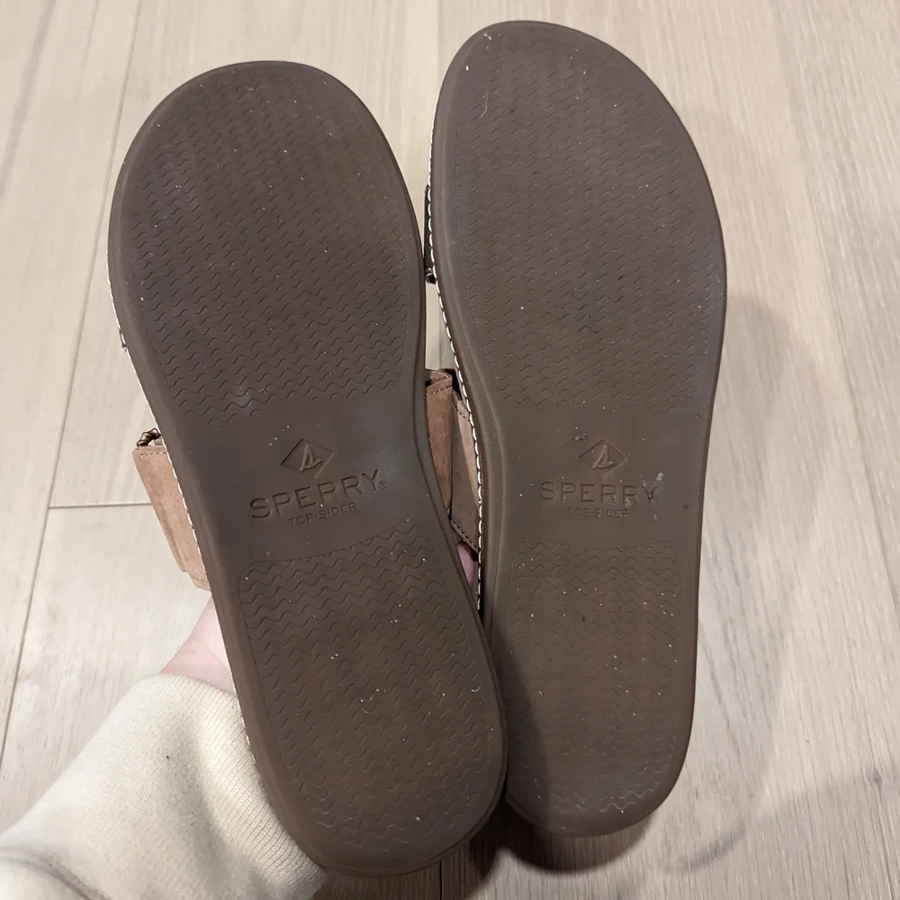 Stylish Women's Sandals in Brown - Picture 2 of 8